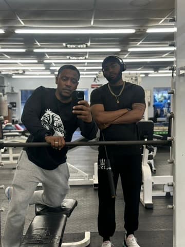 David training in the gym, photo 2